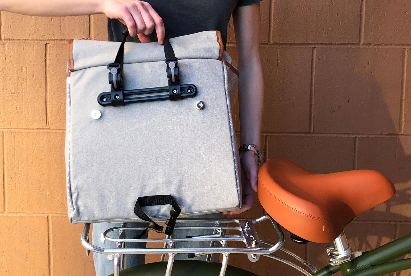 Borsa Pannier 174HUDSON: Un'Avventura Urbana, Elegante e Capiente, Pronta a Seguire il Tuo Stile in Ogni Percorso.